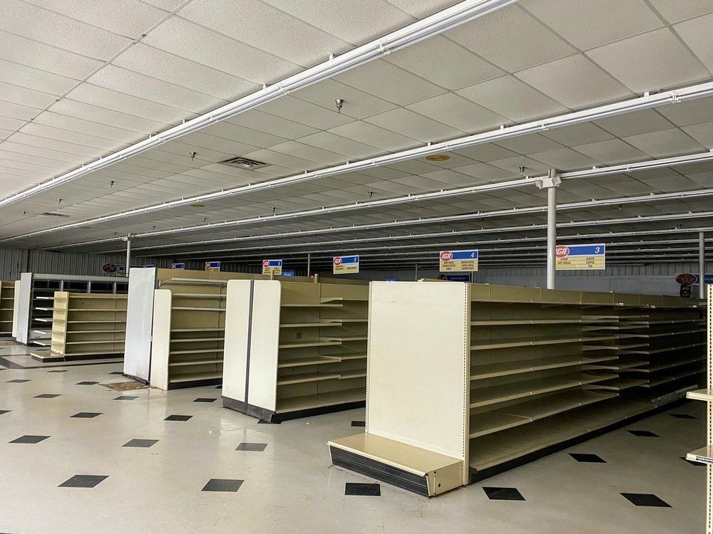 Former IGA Grocery Store : 6071 US --411 , Benton, TN 37307